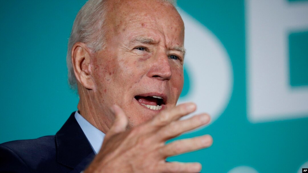 El exvicepresidente Joe Biden, candidato presidencial demócrata, habla en Las Vegas, Nevada, durante un foro del sindicato de empleados públicos. Sábado 3 de agosto de 2019. (AP Photo/John Locher) 