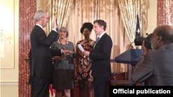 Ambasaderi Stephen Schwartz yagenwe guserukira Amerika muri Somaliya arahirira ayo mabanga i  Washington