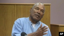 L'ex-star de football américain O.J. Simpson lors de son procès au centre correctionnel de Lovelock, Neveda, 20 juillet 2017. 