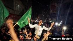 팔레스타인 가자지구 주민들이 21일 새벽 2시를 기해 이스라엘과 하마스가 휴전에 돌입하자 거리로 몰려나와 환호하고 있다. 