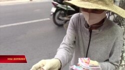 Vé số giảm chiết khấu, người bán dạo thêm khó