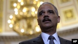 Al Fiscal General de EE.UU. Eric Holder se le acusa de negarse a dar documentos sobre la operación Rápido y Furioso.