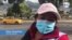 Vendedora ambulante preocupada por ganar el sustento en medio de cuarentena en Quito