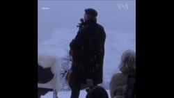 大提琴家马友友在达沃斯举办以冰川为主题的演出