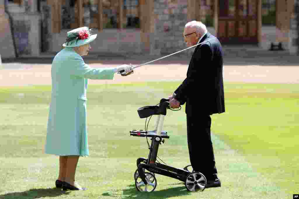  Captain Sir Thomas Moore who raised almost £33 million for health service charities by walking laps of his Bedfordshire garden, receives his knighthood from Britain's Queen Elizabeth, at Windsor Castle in Windsor, England, July 17, 2020.