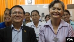 Kem Sokha, CNRP president, is pictured with Mu Sochua, CNRP vice president, at the party's headquarters in Phnom Penh, Cambodia, Wednesday, August 10, 2016. ( Leng Len/VOA Khmer)