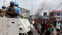 José Maria Aranaz au micro de Thierry Kambundi de TOP Congo FM