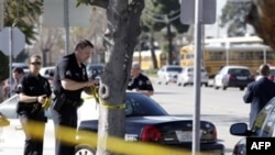 Полицейское оцепление около школы в Гардене (Калифорния)