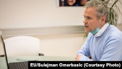 Šef Delegacije EU u BiH predat će respiratore vlastima BiH