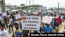 Les marches de protestation seront taxées par les nouvelles taxes à Cotonou, au Bénin, le 25 janvier 2022. 