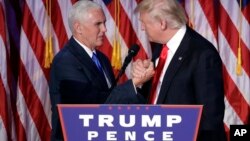 Le soir de la victoire de Donald Trump, avec à ses côtés son vice-président Mike Pence, le 9 novembre 2016.