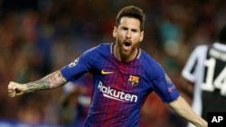 Le barcelonais Leonel Messi célébrant un but en ligue des champions lors d'un mathc entre le FC Barcelone et la Juventus au Camp Nou, Barcelone le 12 Septembre 2017 (AP Photo/Francisco Seco)