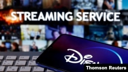 El logo del servicio de streaming de Disney es visto sobre un teclado en esta ilustración del 24 de marzo de 2020.