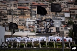 Foto-foto 12 anak-anak dan remaja yang tewas akibat serangan roket di lapangan sepak bola di Dataran Tinggi Golan yang dianeksasi Israel, Selasa, 30 Juli 2024. (Foto: AP)