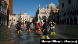 Turisti na Trgu Svetog Marka u Veneciji