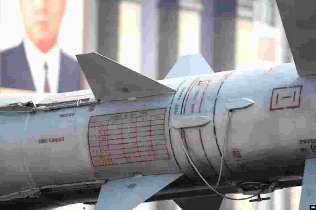 A North Korean missile is displayed. (Sungwon Baik/VOA)