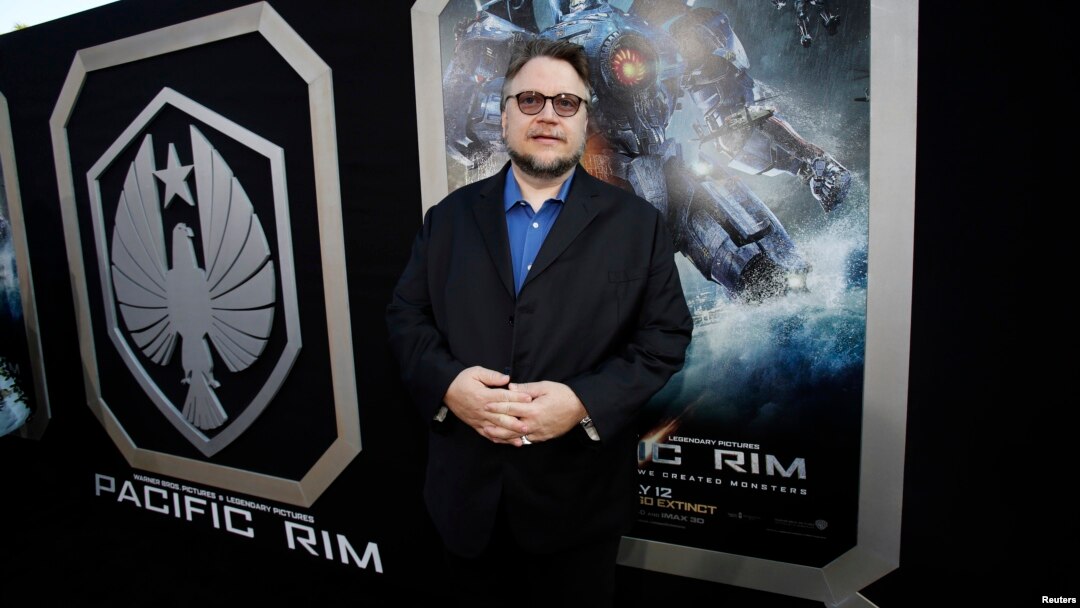 Sutradara Guillermo del Toro berpose diDolby teater di Hollywood, California, saat pemutaran perdana film "Pacific Rim" tanggal 9 Juli 2013. (Foto: dok).