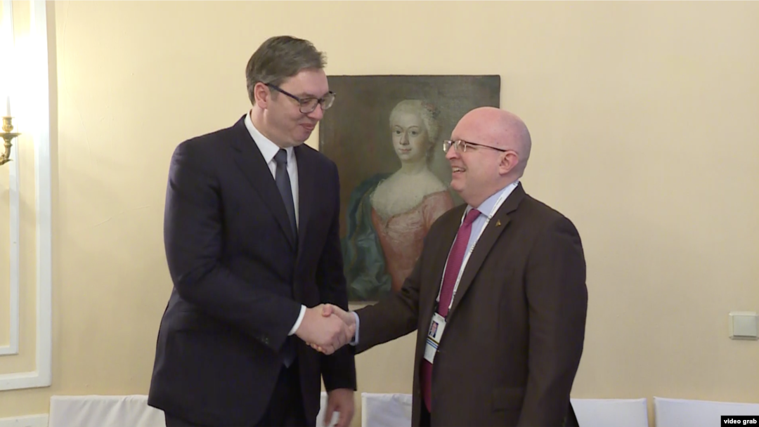 Predsednik Srbije Aleksandar Vučić sa pomoćnikom državnog sekretara SAD za evropska i evroazijska pitanja Filipom Rikerom, Foto: video grab