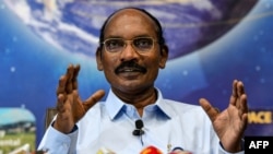 Chủ tịch Tổ chức Nghiên cứu Không gian của Ấn Độ (ISRO) Kailasavadivoo Sivan loan báo phóng phi thuyền không người lái lên mặt trăng vào năm 2020.