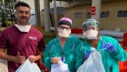 VOA: EE.UU. Médicos y enfermeros voluntarios