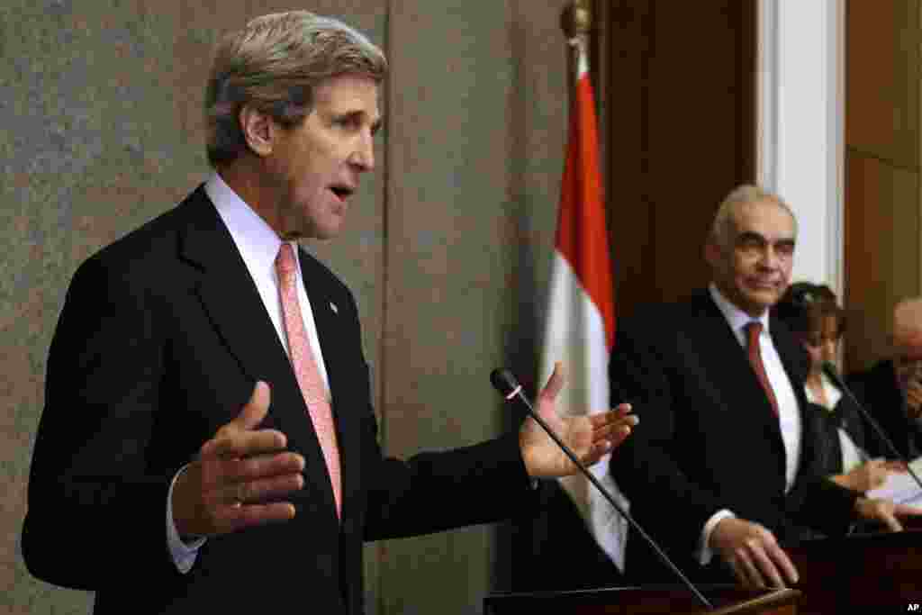 U.S. Secretary of State John Kerry, left, speaks to the media with Egyptian Foreign Minister Mohammed Kamel Amr, at the Ministry of Foreign Affairs in Cairo, March 2, 2013.