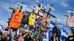 Estudiantes universitarios marchan contra el presidente de Nicaragua, Daniel Ortega, en Managua. Miércoles 30 de mayo de 2018.