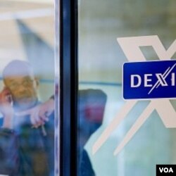 Markas besar Bank Dexia di Brussels, Belgia (4/10). Bank Belgia-Perancis ini tengah berjuang untuk menghindari kebangkrutan.