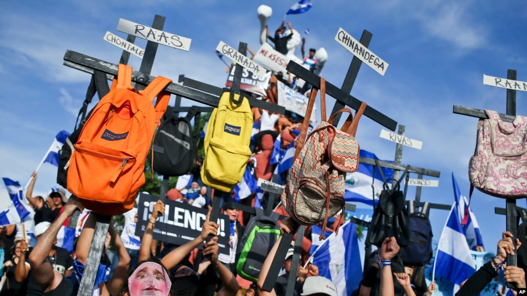 Estudiantes universitarios marchan contra el presidente de Nicaragua, Daniel Ortega, en Managua. Miércoles 30 de mayo de 2018.