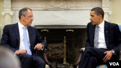 El ministro ruso Sergey Lavrov junto al presidente estadounidense Barack Obama.