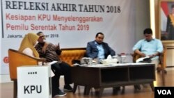 Refleksi Akhir Tahun, Kesiapan KPU menyelenggarakan pemilu serentak 2018di kantor KPU, Rabu (18/12). (VOA/Fathiyah)