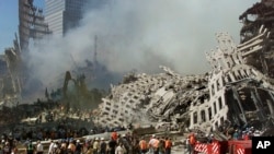 Les décombres du World Trade Center à New York après l'attentat du 11 septembre 2001
(Photo AP / Beth A. Keizer)