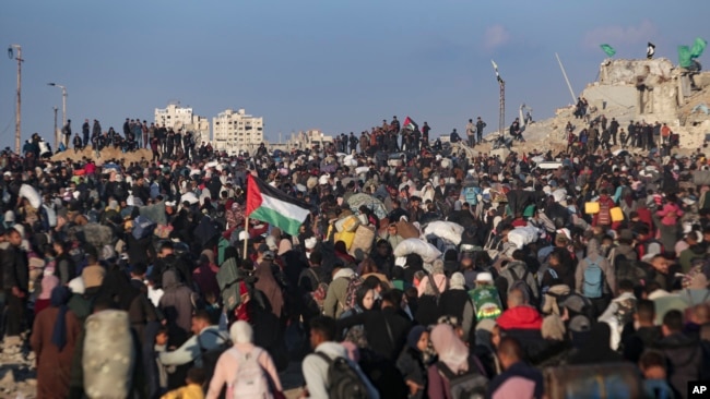 Displaced Palestinians arrive in the northern Gaza Strip, following Israel's decision to allow thousands of them to go back for the first time since the early weeks of the 15-month war with Hamas, Jan. 27, 2025.