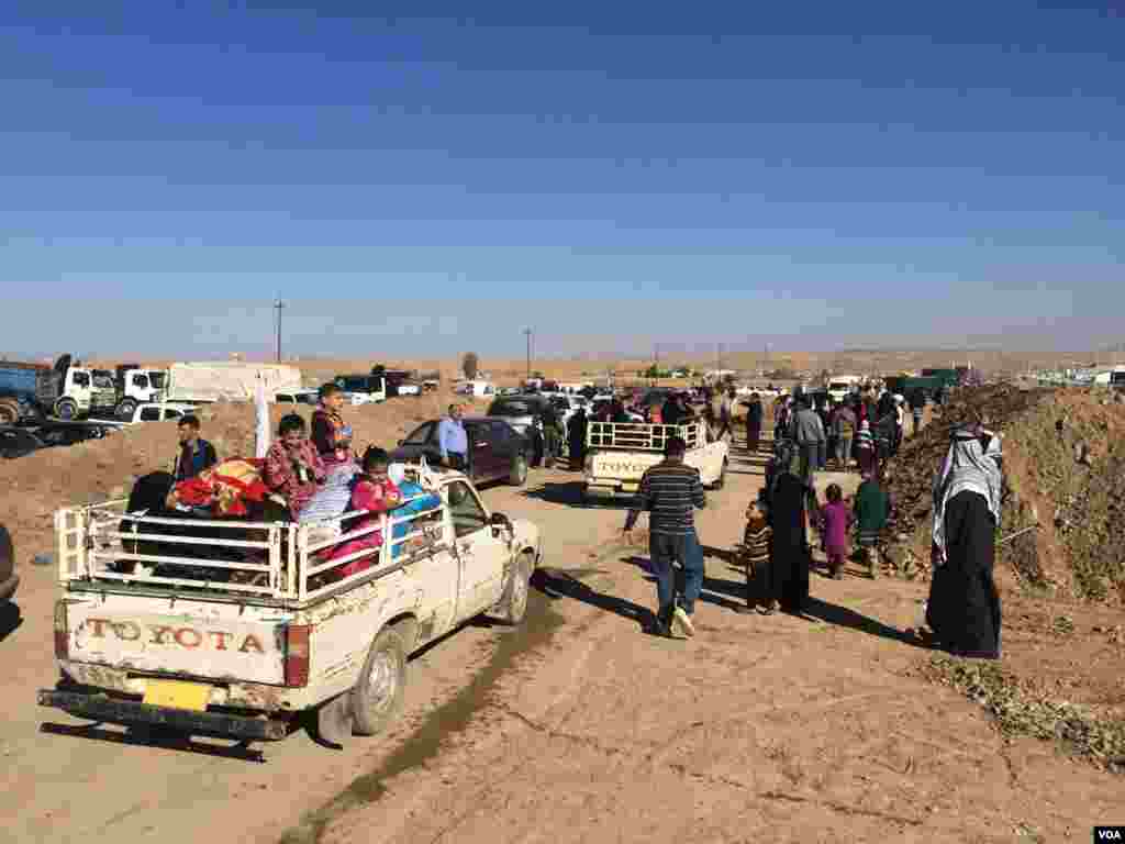 Many arriving families found relatives either in the camp or waiting in the parking lot, after more than two years of separation on Nov. 3, 2016, at the Khazir camp in Kurdish Iraq. (H.Murdock/VOA)