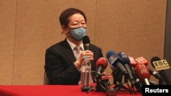 台积电董事长刘德音在6月9日股东常会后接受媒体提问。 （美国之音李玟仪拍摄）