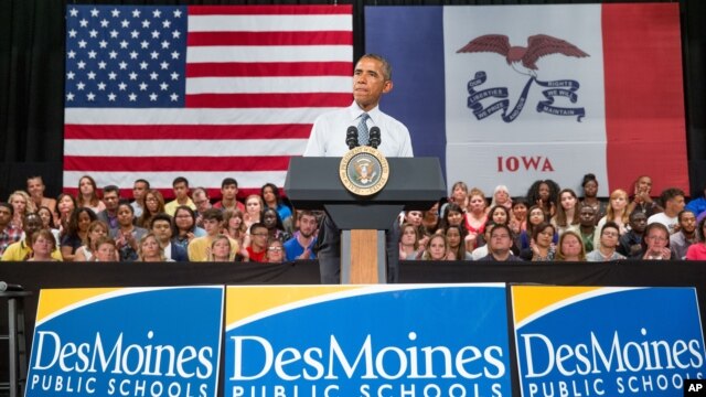 El presidente Obama anunció un plan para facilitar la ayuda financiera a los estudiantes que quieren ir a la universidad.