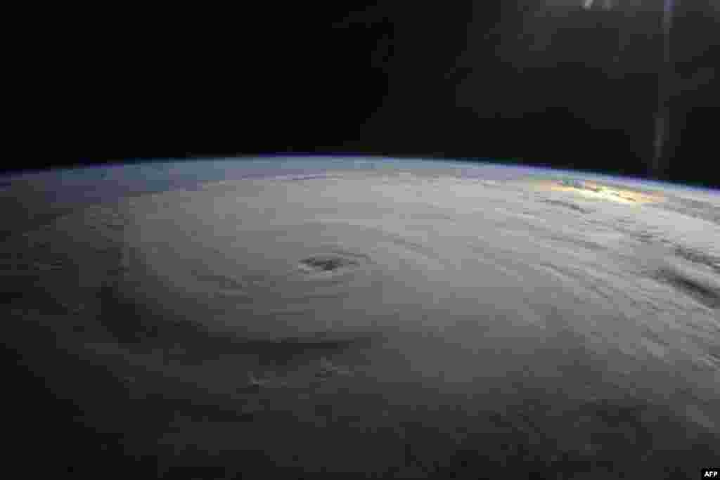 Ураган Даниэл – вид из космоса
