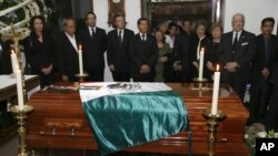 Amigos y familiares despiden al ex presidente de México, Miguel de la Madrid.