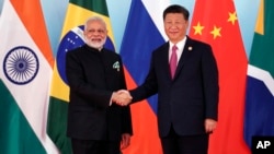 中国国家主席习近平和印度总理莫迪在厦门国际会议展览中心举行的金砖国际峰会上(2017年9月4日)