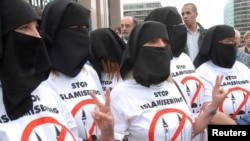 Some young Muslims react with a protest to one of the recent episodes of Islamophobia that has grown across the United States.