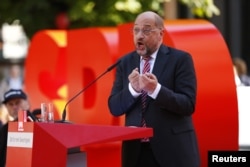 Kandidat Socijaldemokratske partije Nemačke, Martin Šulc, govori tokom finalnog mitinga u Ahenu, Nemačka, 23. septembra 2017.