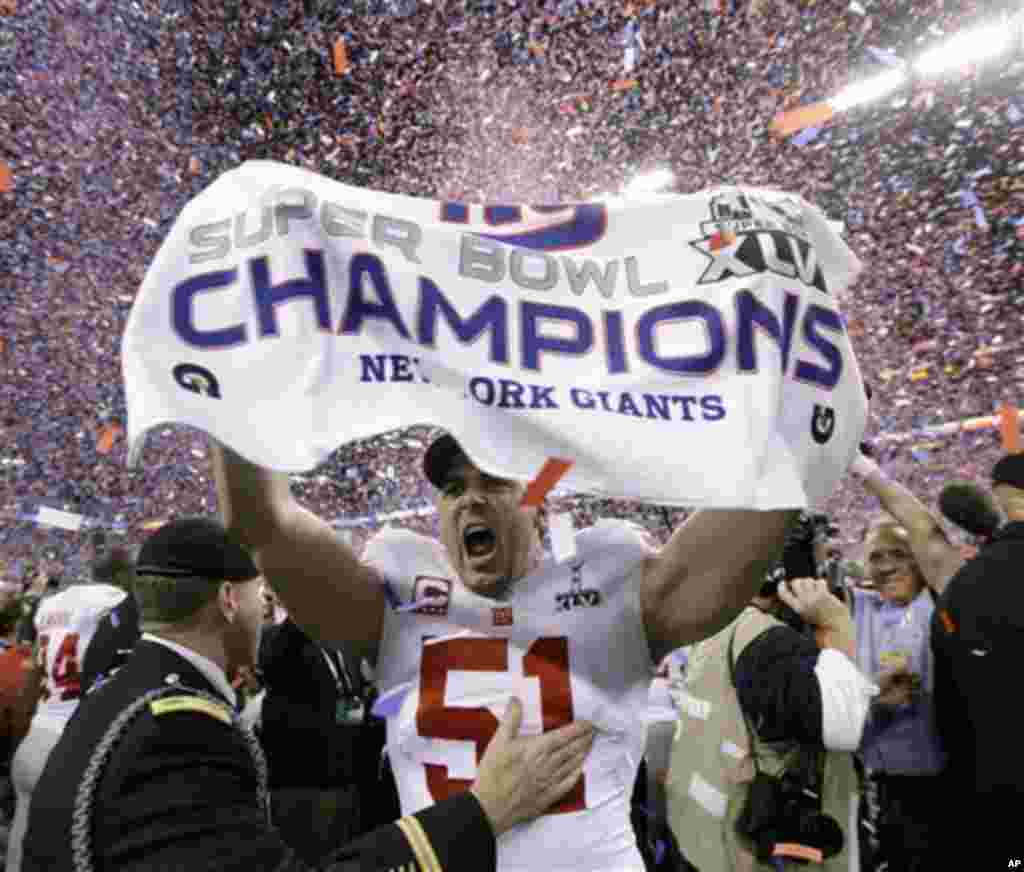 New York Giants long snapper Zak DeOssie (51) celebrates after his team's 21-17 win over the New England Patriots in the NFL Super Bowl XLVI football game, Sunday, Feb. 5, 2012, in Indianapolis. (AP Photo/Marcio Jose Sanchez)