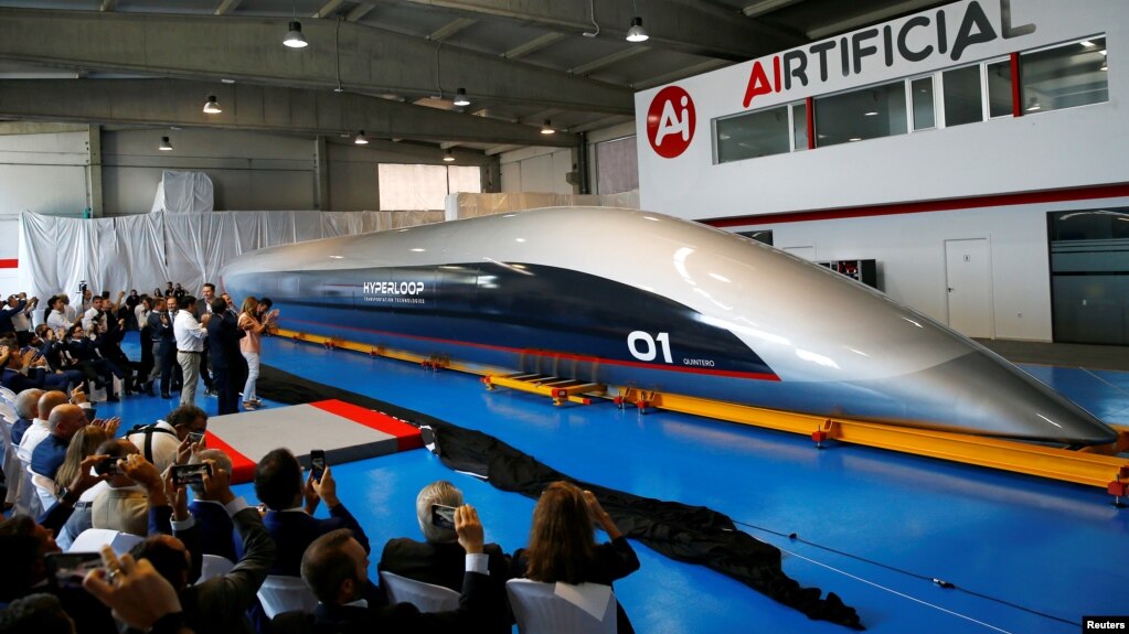 Toa tàu hyperloop kích thước thật được ra mắt hôm 2/10/2018 ở Tây Ban Nha