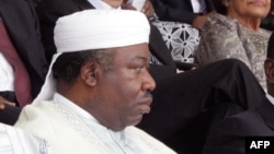 Le président gabonais Ali Omar-Bongo à l'investiture du président Goodluck Jonathan à Abuja, Nigeria, le 29 mai 2011