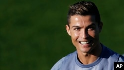 ရှေ့တန်းတိုက်စစ်မှူး Cristiano Ronaldo