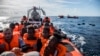 Une partie des 300 migrants sauvés par l'ONG espagnole Proactiva Open Arms à 72 km d'Al Khums, en Lybie le vendredi 21 décembre 2018. (AP Photo / Olmo Calvo)