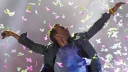 Chris Martin de Coldplay sur scène pendant le festival bresilien Rock in Rio, décembre 2015.