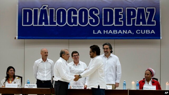 Delegaciones del gobierno colombiano y las FARC estuvieron discutiendo ese punto durante 18 meses, que se caracterizaron por fuertes tensiones y hasta amenazas de levantarse de la mesa y dejar de lado un proceso, que se inició en noviembre de 2012, en La Habana.