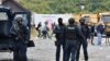 Pripadnici kosovske specijalne policije tokom protesta Srba u blizini prelaza Jarinje, 21. septembar 2021. (Foto: Reuters/Laura Hasani)