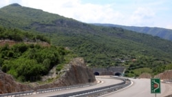 Autostrada Bar-Boljare kalon pranë fshatit Pelev Brijeg, ndërsa Mali i Zi merr hua kineze për infrastrukturën