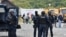 Pripadnici kosovske specijalne policije tokom protesta Srba u blizini prelaza Jarinje, 21. septembar 2021. (Foto: Reuters/Laura Hasani)